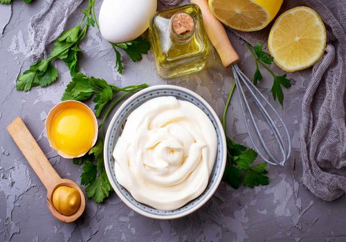 سس مایونز خانگی با ماست: دستور پخت آسان و خوشمزه