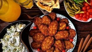 ناهار امروز: نکات طلایی برای پخت کتلت‌های خوشمزه و ترد!