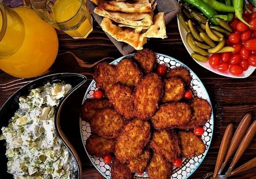 ناهار امروز: نکات طلایی برای پخت کتلت‌های خوشمزه و ترد!