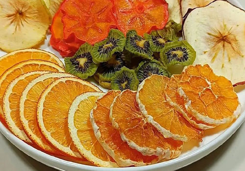 میوه خشک: گنجینه‌ای از ویتامین‌ها و فواید سلامتی