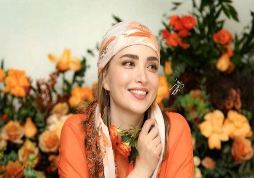 جشن تولد ۴۴ سالگی بهنوش طباطبایی: غرق در گل‌های بهاری، شادابی و زیبایی!