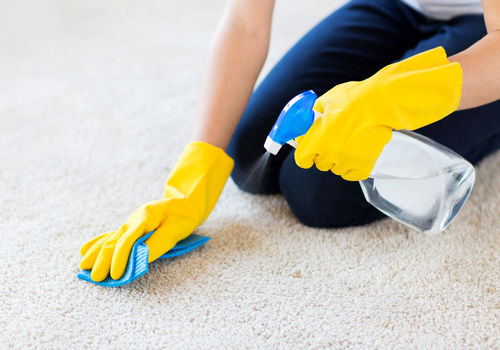 ترفندهای داشتن فرش‌هایی همیشه نو: راهنمای تمیز کردن و مراقبت از فرش