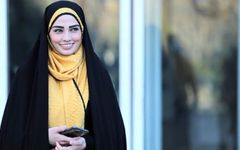استایل لندنی سیما خضرآبادی «بازیگر بچه مهندس» در یک مهمانی چای!