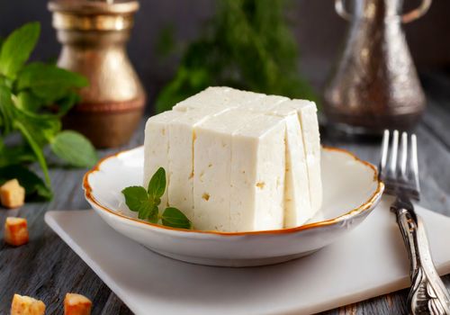 دفعه بعد که خواستی پنیرِ باز بخری، این ۵ نکته رو یادت باشه!