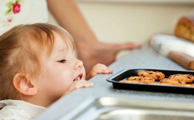 کلوچه و بیسکویت: تغذیه مناسب برای مدرسه یا دشمن پنهان سلامتی کودکان؟!