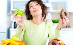 از وسوسه تا پیروزی: چگونه با هوس شیرینی در دوران رژیم مقابله کنیم؟!