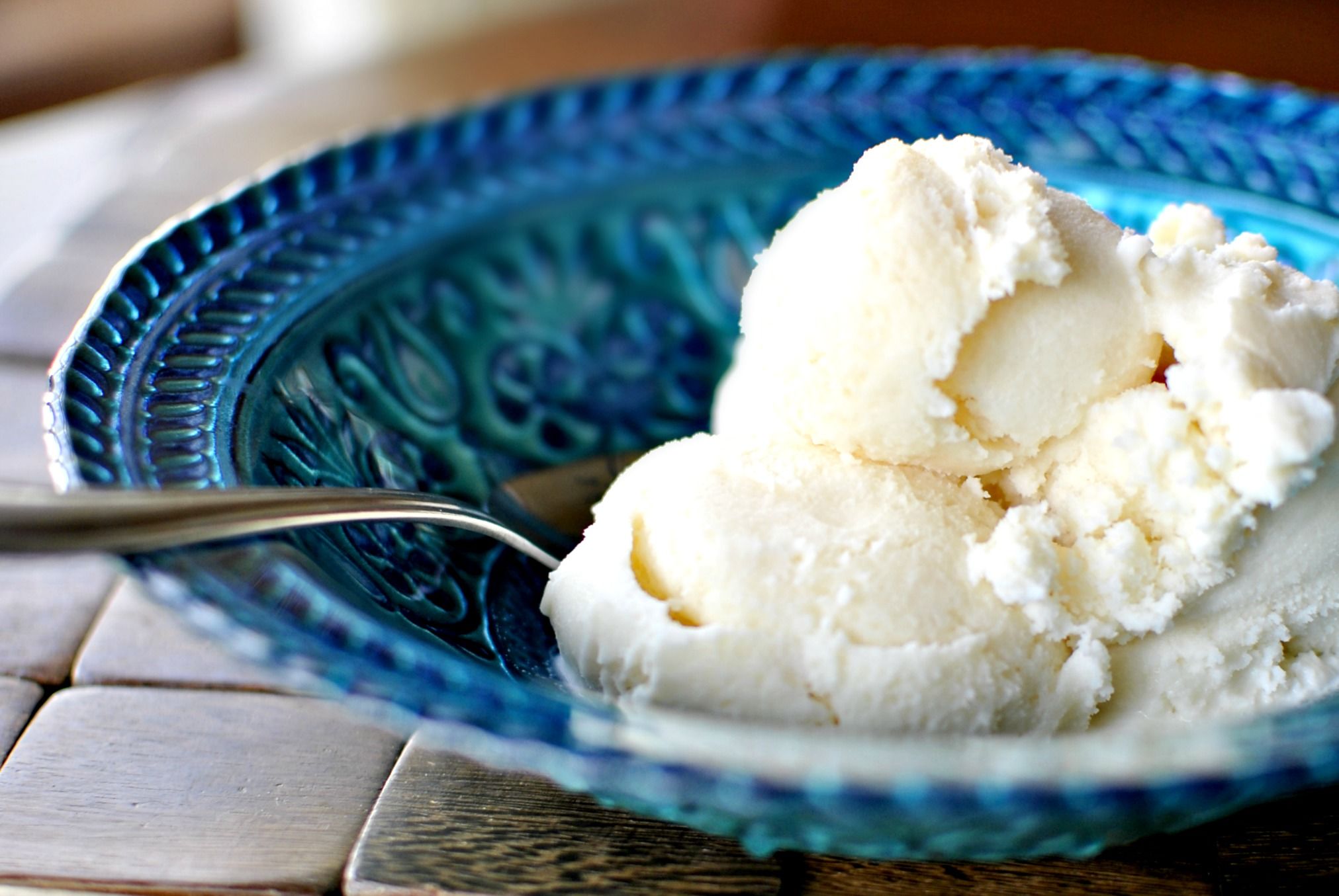 طرز تهیه بستنی وانیلی خانگی با شیر؛ خوشمزه و با کمترین کالری ممکن!