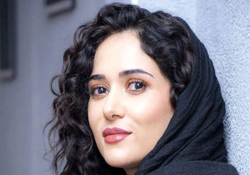 پریناز ایزدیار در سومین اکران «زن و بچه»: پریناز ایزدیار و انتخاب جسورانه جین و کت!