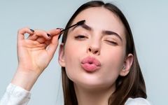 روغن نارگیل برای ابرو: راهی طبیعی برای داشتن ابروهایی پرپشت و زیبا