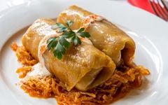 ناهار امروز: طرز تهیه دلمه کلم برگ؛ یک تجربه دلچسب!