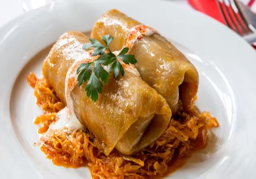 ناهار امروز: طرز تهیه دلمه کلم برگ؛ یک تجربه دلچسب!