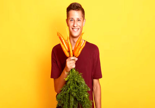 فواید و مضرات هویج: واقعا خوردن هویج میتونه رنگ پوست رو تغییر بده؟!
