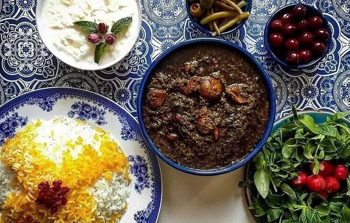 ناهار امروز: خورش ریحان؛ رقیبی خوش‌طعم و عطرآگین برای قرمه‌سبزی!
