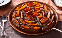 عصرونه امروز: طرز تهیه کیک آلو سیاه؛ دسر متفاوت و خوشمزه برای مهمانی‌ها
