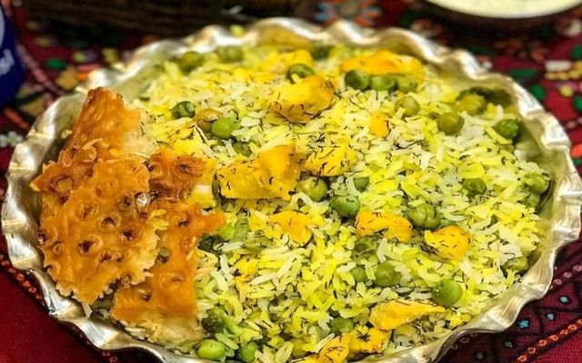 ناهار امرور: عطر بهار در سفره شما؛ نخودفرنگی پلو با مرغ، یک انتخاب بی‌نظیر!