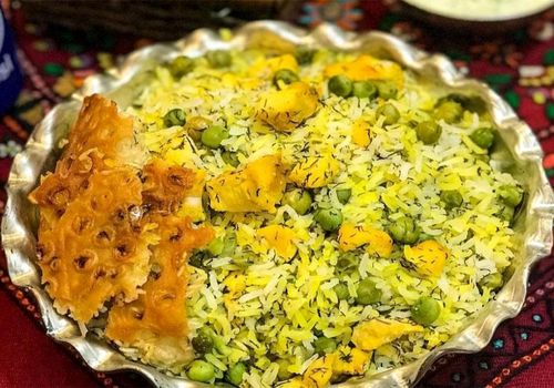 ناهار امرور: عطر بهار در سفره شما؛ نخودفرنگی پلو با مرغ، یک انتخاب بی‌نظیر!