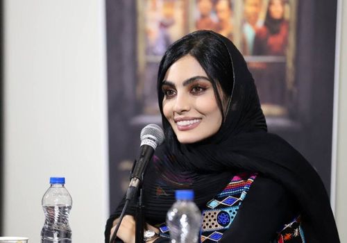 استایل متفاوتی که نگاه‌ها را به صحرا اسداللهی در اکران «مرجان» جلب کرد!
