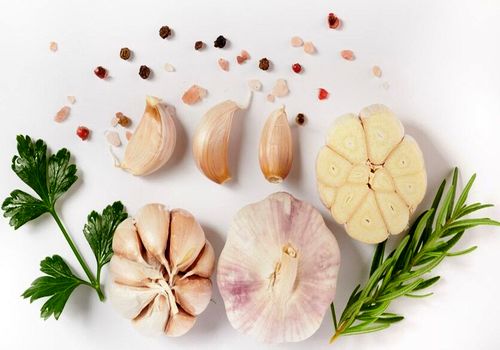 سیر ناشتا: آیا واقعاً یک داروی طبیعی معجزه‌گر است؟!