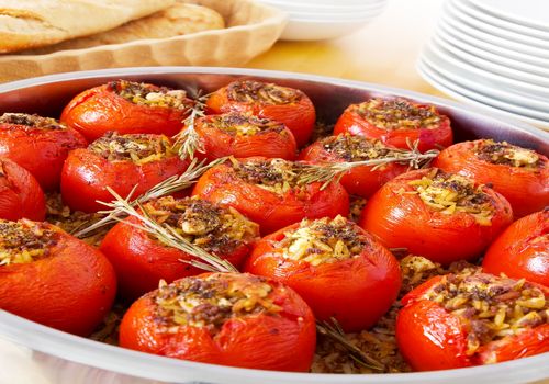 ناهار امروز: دلمه گوجه فرنگی؛ طعمی لذیذ برای هر سفره!