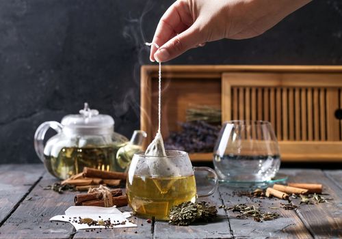 زمان‌بندی هوشمندانه با چای سبز: از چربی‌سوزی تا آرامش!