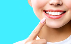 آب نمک یا دهان‌شویه: میدونی کدوم یکی برای بهداشت دهان بهتره؟