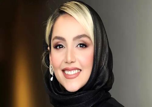 تصویری دیدنی از اولین روز مدرسه نازنین بیاتی؛ چهرش با الانش مو نمی‌زنه!