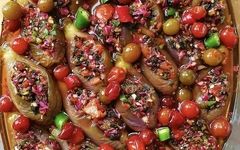 طرز تهیه ترشی بادمجان شکم پر: یک چاشنی اصیل و خوش‌طعم!