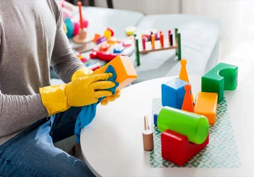 نکات کلیدی برای والدین: چگونه اسباب‌بازی‌های کودکان را با مواد طبیعی تمیز کنیم؟