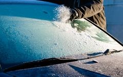 ویدیو: یخِ شیشه ماشین رو بدون خراش و آسیب به شیشه، آب کن!
