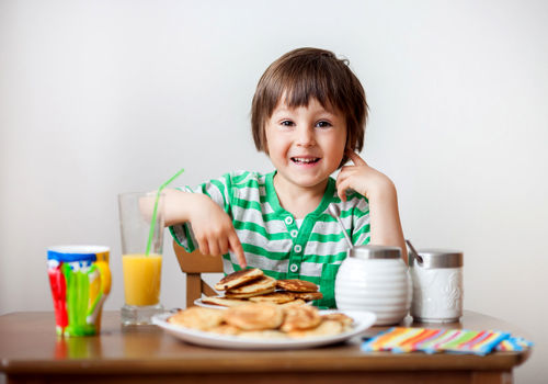 صبحانه‌ای پرانرژی برای قهرمانان کوچک: ۸ ایده مغذی و خوشمزه