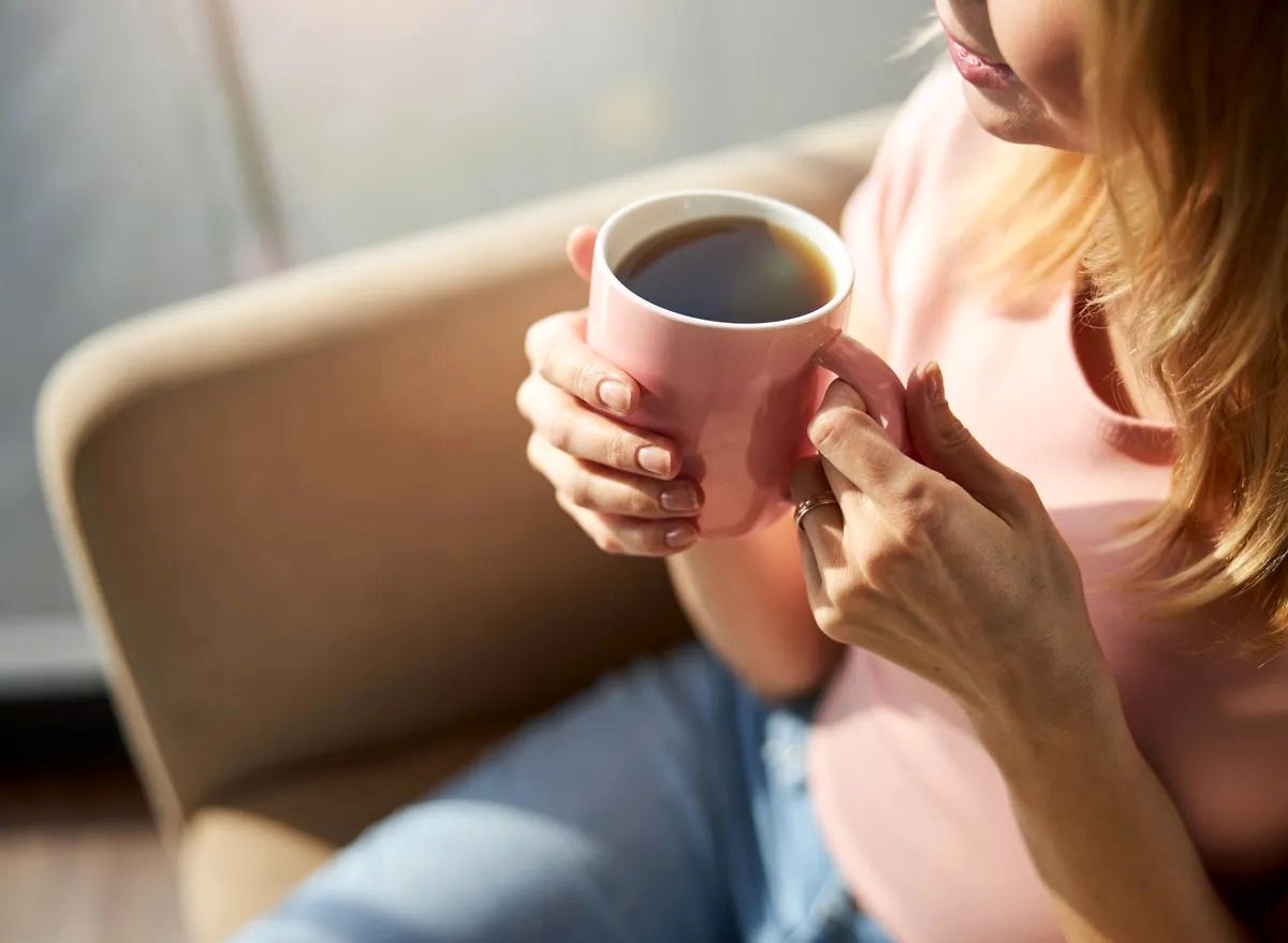 عادت نوشیدن قهوه در صبح برای سلامتی ما مفید است یا مضر؟!