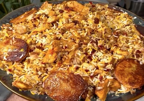 ناهار امروز: طعم بی‌نظیر گردو پلو با مرغ، ترکیبی دلپذیر از عطر و طعم!