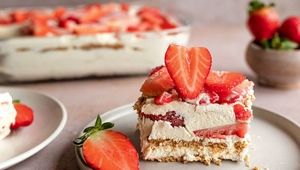 عصرونه امروز: طرز تهیه کیک توت فرنگی پنیری؛ دسری متفاوت و خوشمزه برای تابستان