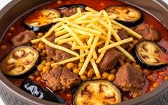 خورش قیمه با سیب‌زمینی یا بادمجان: کدام یک اصیل‌تر است؟!