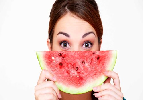 خوردن هندوانه با این مواد غذایی، سلامتی شما رو به خطر میندازه!