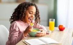 عصرونه امروز: غذاهای کوچک، فواید بزرگ؛ ایده‌هایی برای میان وعده‌های سالم و خوشمزه کودکان