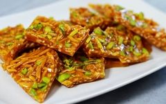 سوهان خانگی، شیرینی سنتی محبوب ایرانی برای شب عید