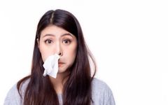 عطسه، سرفه و آبریزش بینی: راه‌های درمان سرماخوردگی و آنفولانزا در خانه
