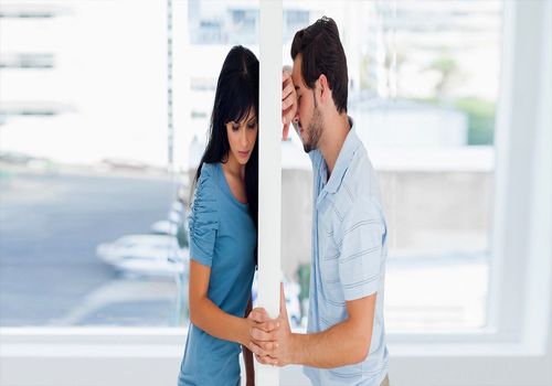 زنگ خطر در زندگی مشترک! 5 نشانه که نشان می‌دهد همسرتان دیگر شما را دوست ندارد